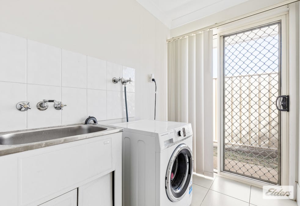 16 Suncrest Street, Emerald, QLD, 4720 - Image 16