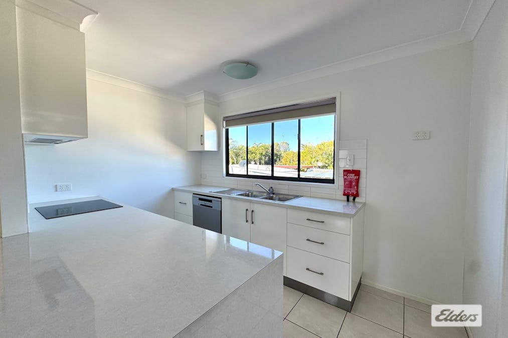 4/9 Cypress Drive, Emerald, QLD, 4720 - Image 2