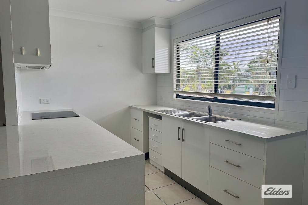 2/9 Cypress Drive, Emerald, QLD, 4720 - Image 2