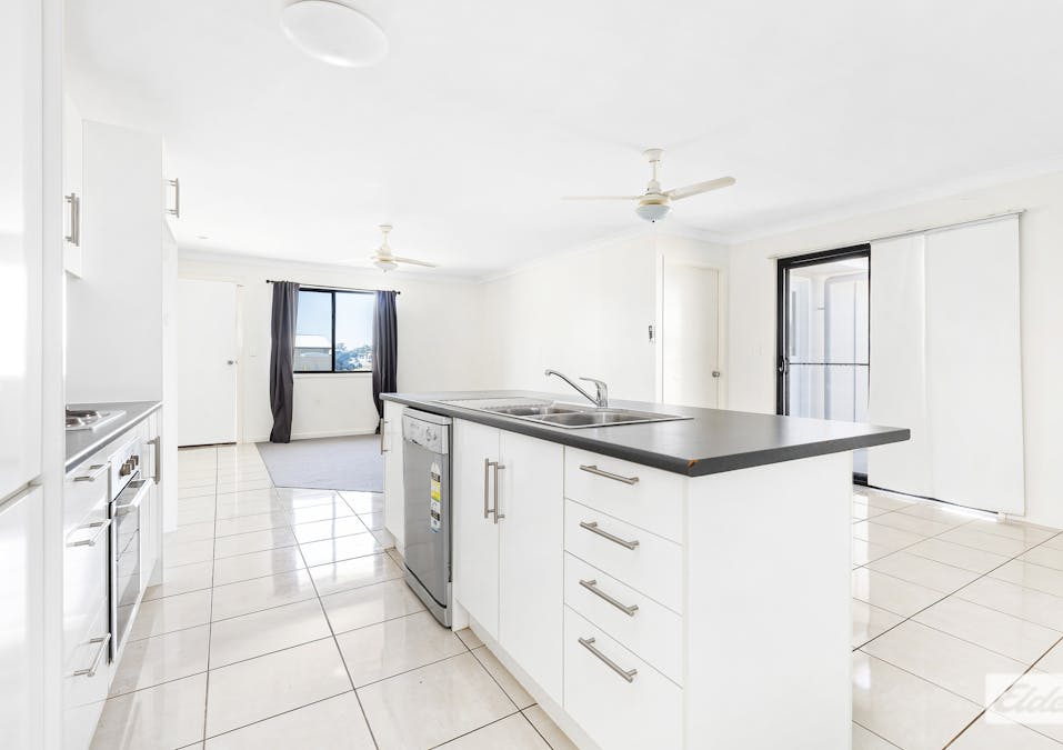 15 Lauren Drive, Emerald, QLD, 4720 - Image 4