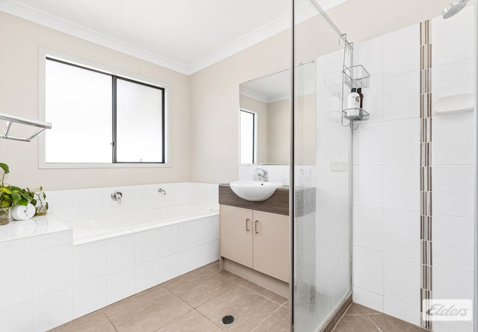 15 Ivers Place, Emerald, QLD, 4720 - Image 12
