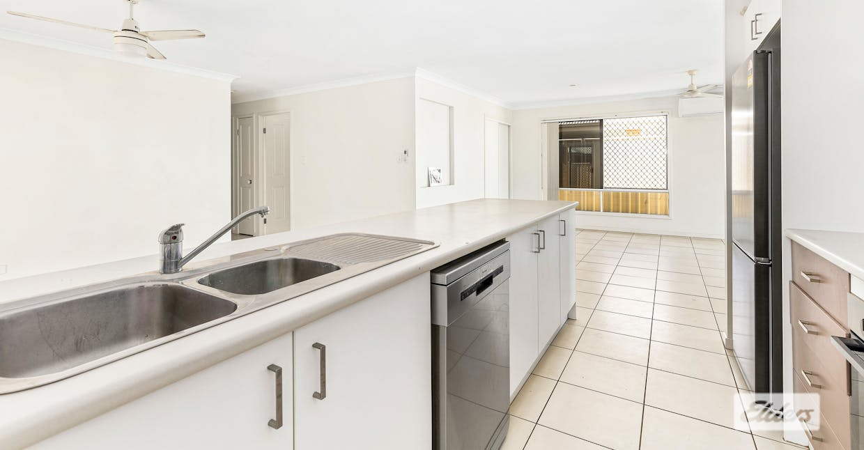 14 Scenic Drive, Emerald, QLD, 4720 - Image 2