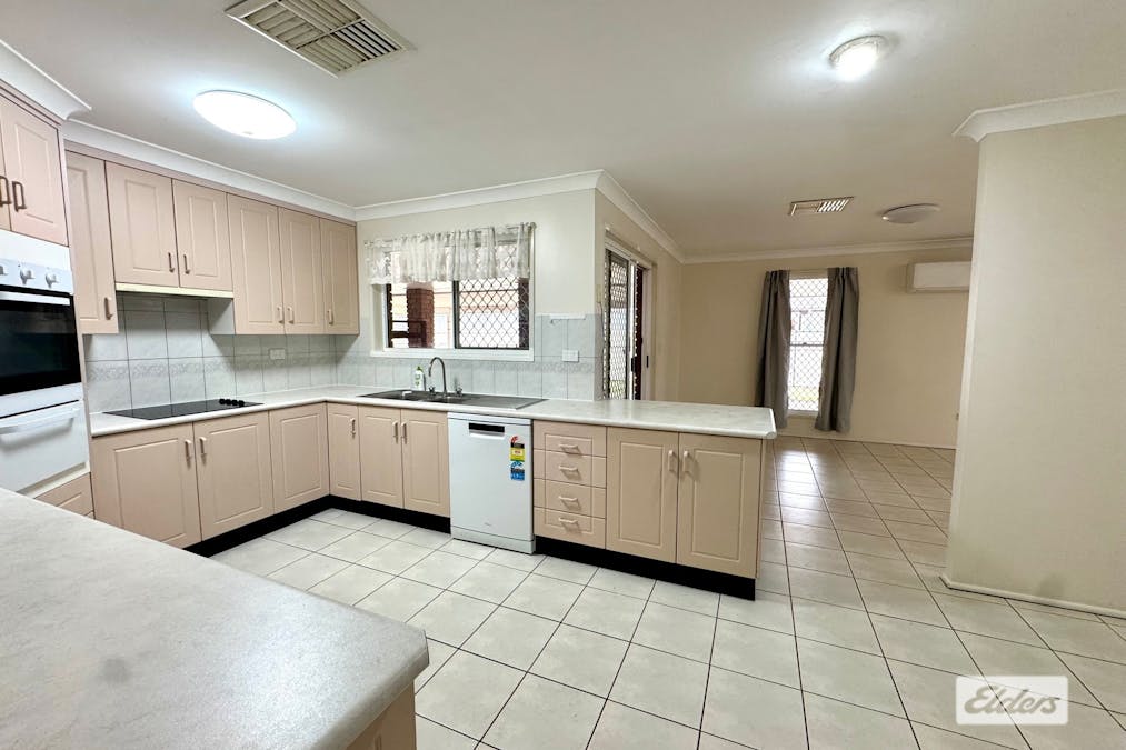 112 Ruby Street, Emerald, QLD, 4720 - Image 3