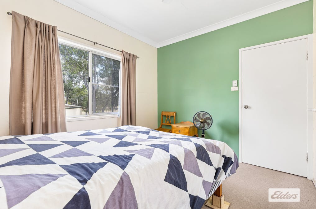 12 Pryor Place, Emerald, QLD, 4720 - Image 8