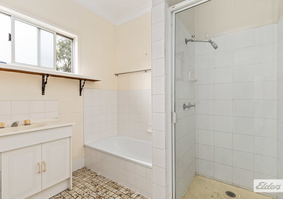 12 Pryor Place, Emerald, QLD, 4720 - Image 12