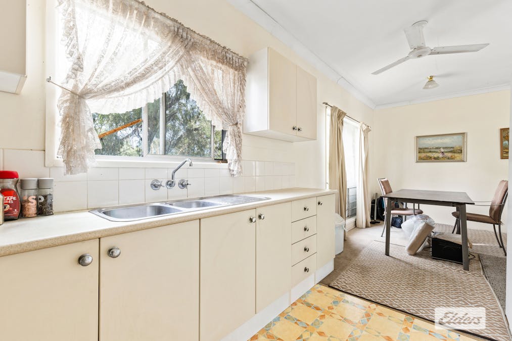 12 Pryor Place, Emerald, QLD, 4720 - Image 3