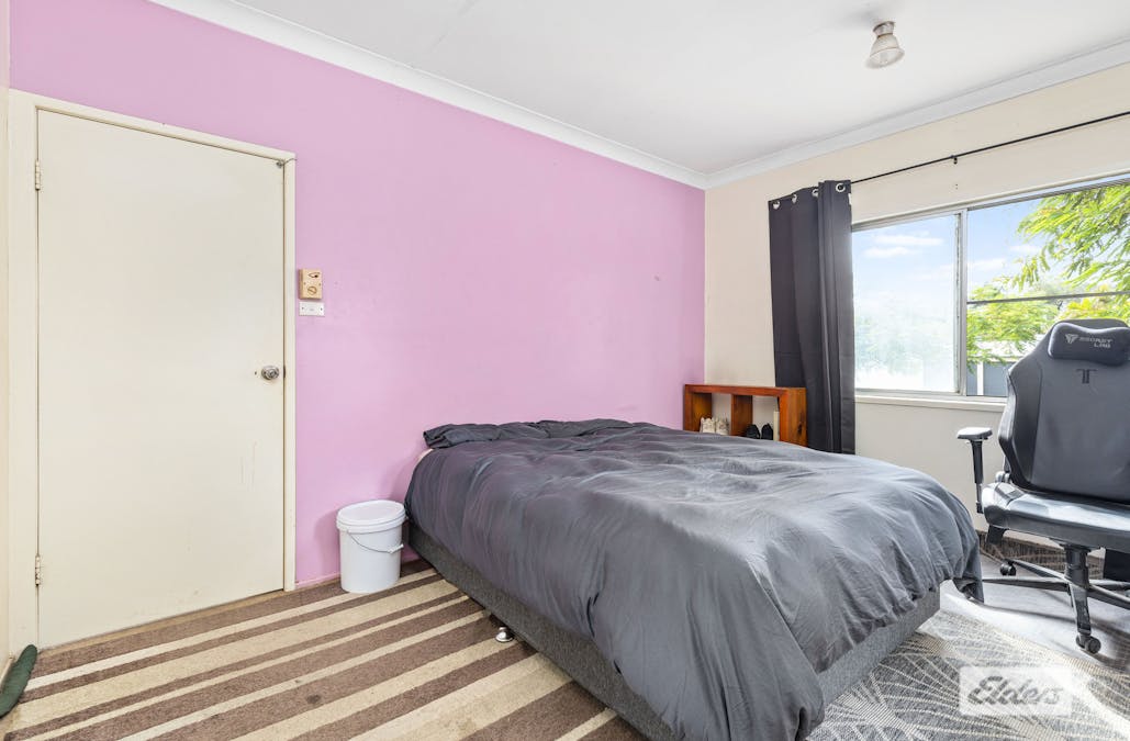 12 Pryor Place, Emerald, QLD, 4720 - Image 11