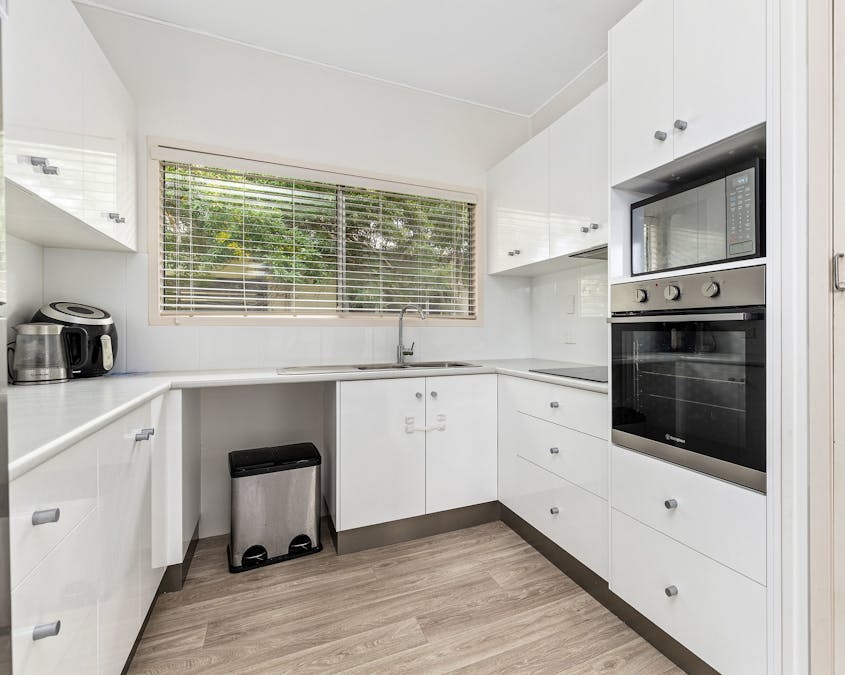 17 Pryor Place, Emerald, QLD, 4720 - Image 2