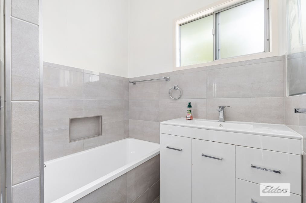 17 Pryor Place, Emerald, QLD, 4720 - Image 12