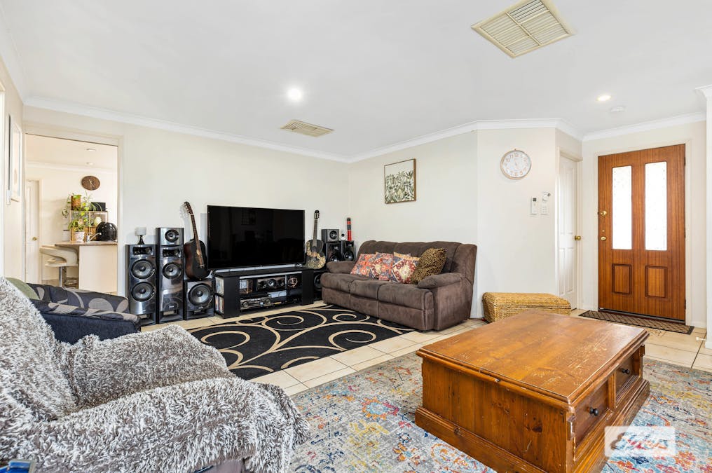 7 Skelton Place, Emerald, QLD, 4720 - Image 5