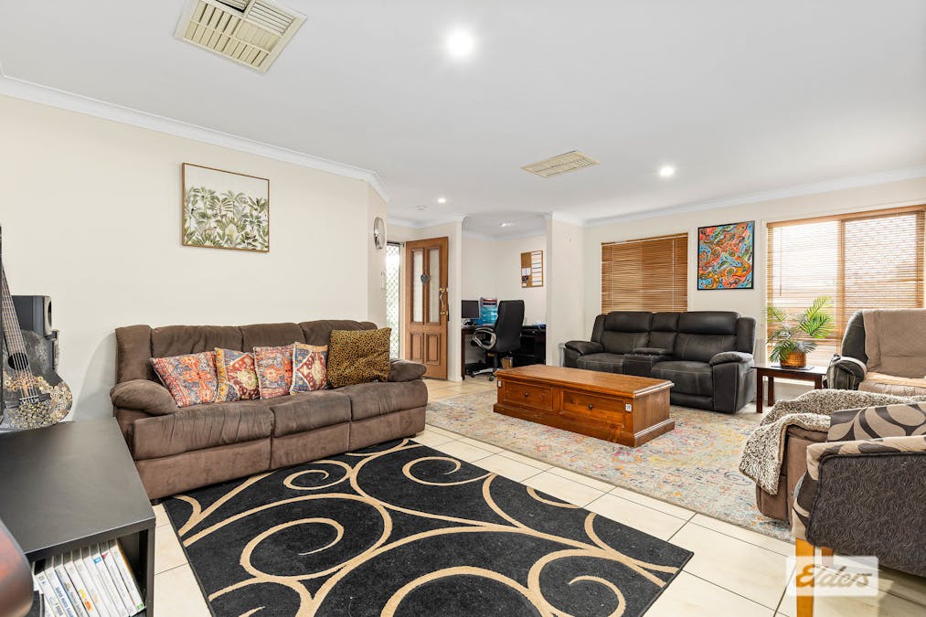 7 Skelton Place, Emerald, QLD, 4720 - Image 6
