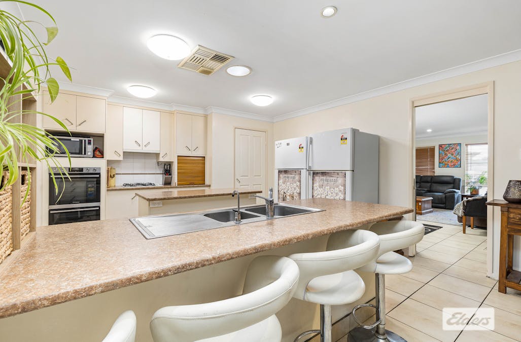 7 Skelton Place, Emerald, QLD, 4720 - Image 3