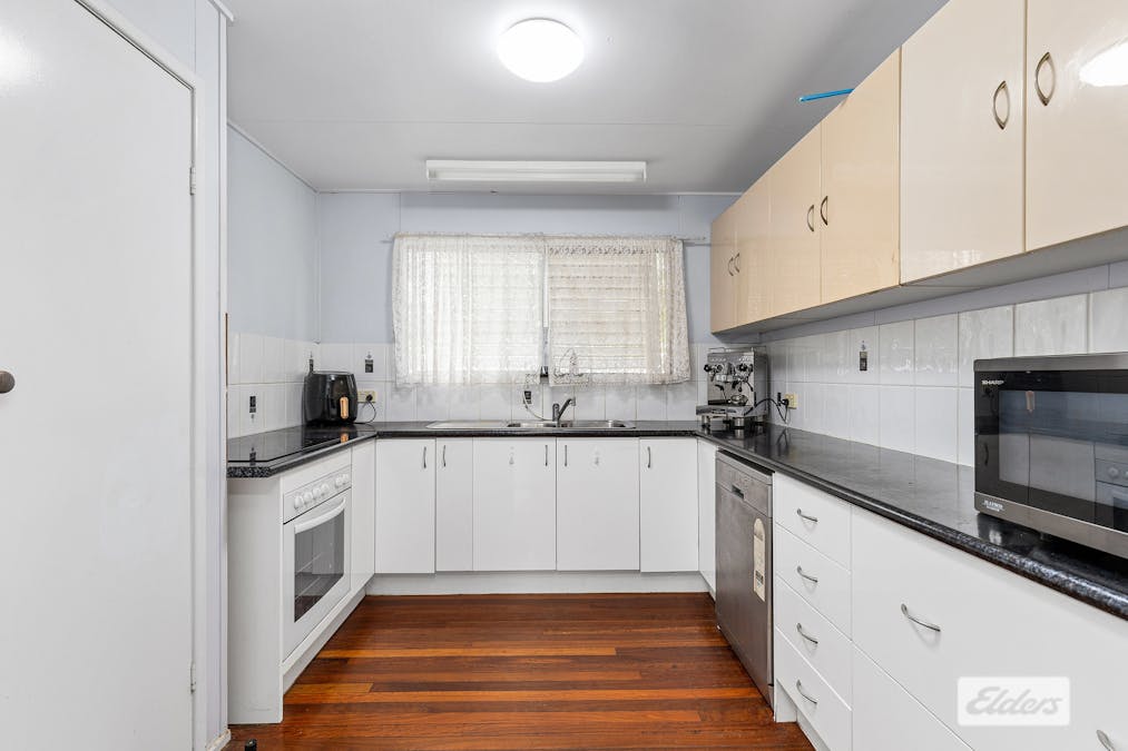 6 Leahy Place, Emerald, QLD, 4720 - Image 2