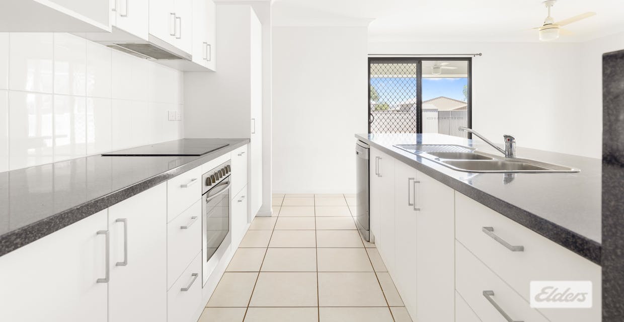 52 Mayfair Drive, Emerald, QLD, 4720 - Image 4