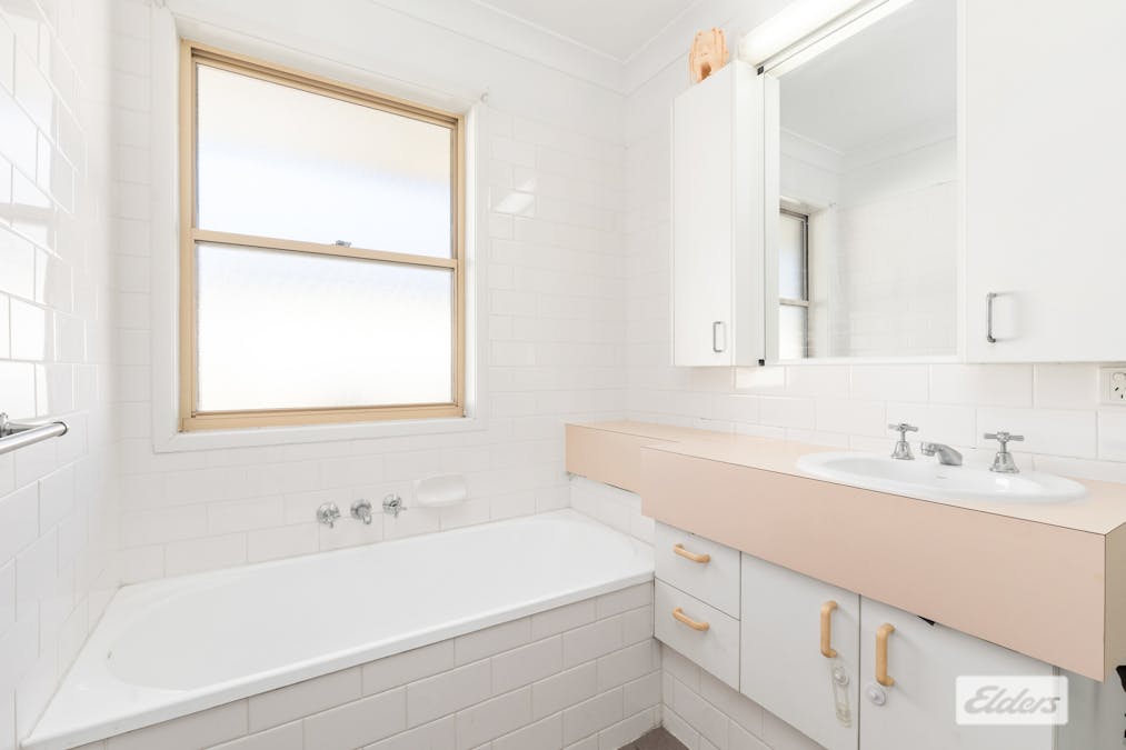 10 Chalmers Crescent, Emerald, QLD, 4720 - Image 17