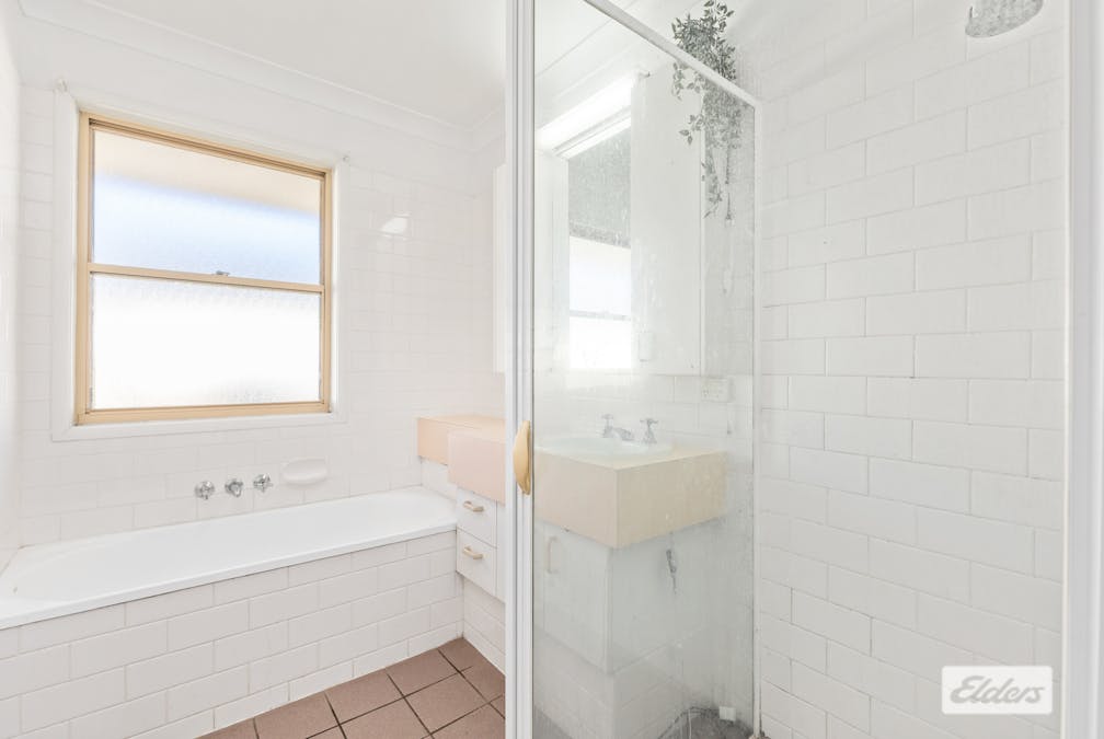 10 Chalmers Crescent, Emerald, QLD, 4720 - Image 18