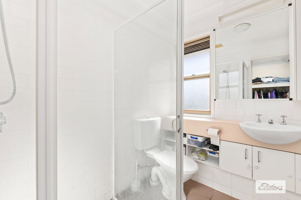 10 Chalmers Crescent, Emerald, QLD, 4720 - Image 13