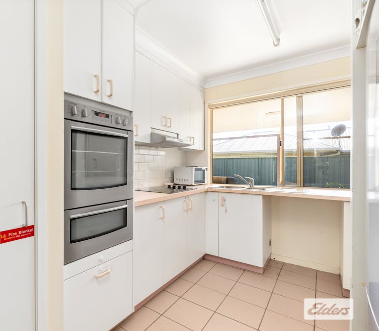 10 Chalmers Crescent, Emerald, QLD, 4720 - Image 2