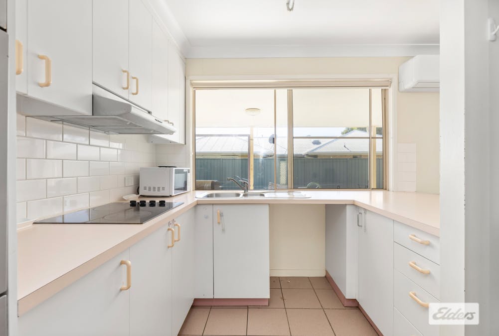 10 Chalmers Crescent, Emerald, QLD, 4720 - Image 3
