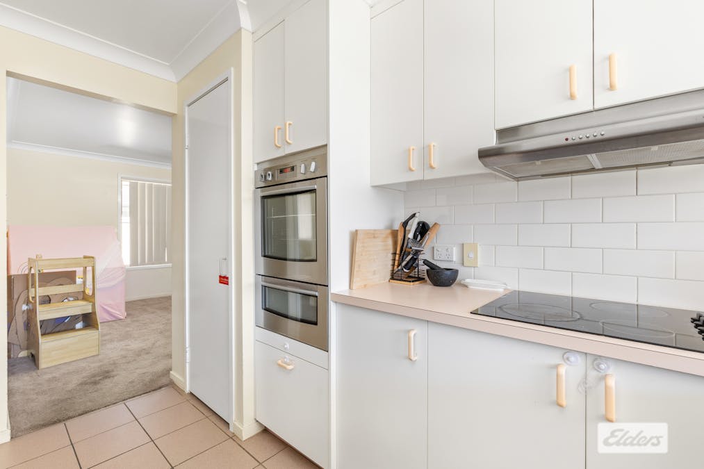 10 Chalmers Crescent, Emerald, QLD, 4720 - Image 4