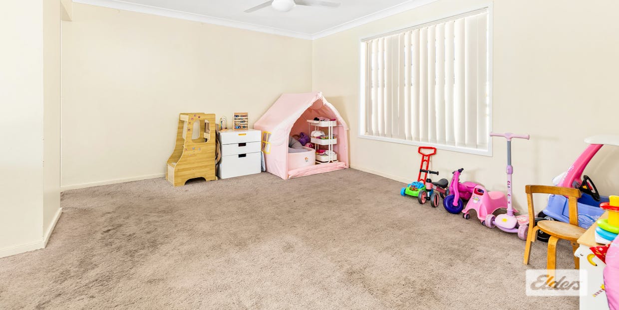 10 Chalmers Crescent, Emerald, QLD, 4720 - Image 8