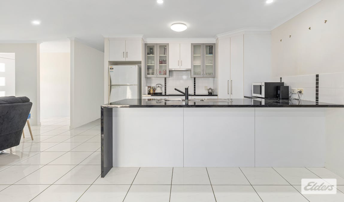 2/28 Saville Street, Emerald, QLD, 4720 - Image 2