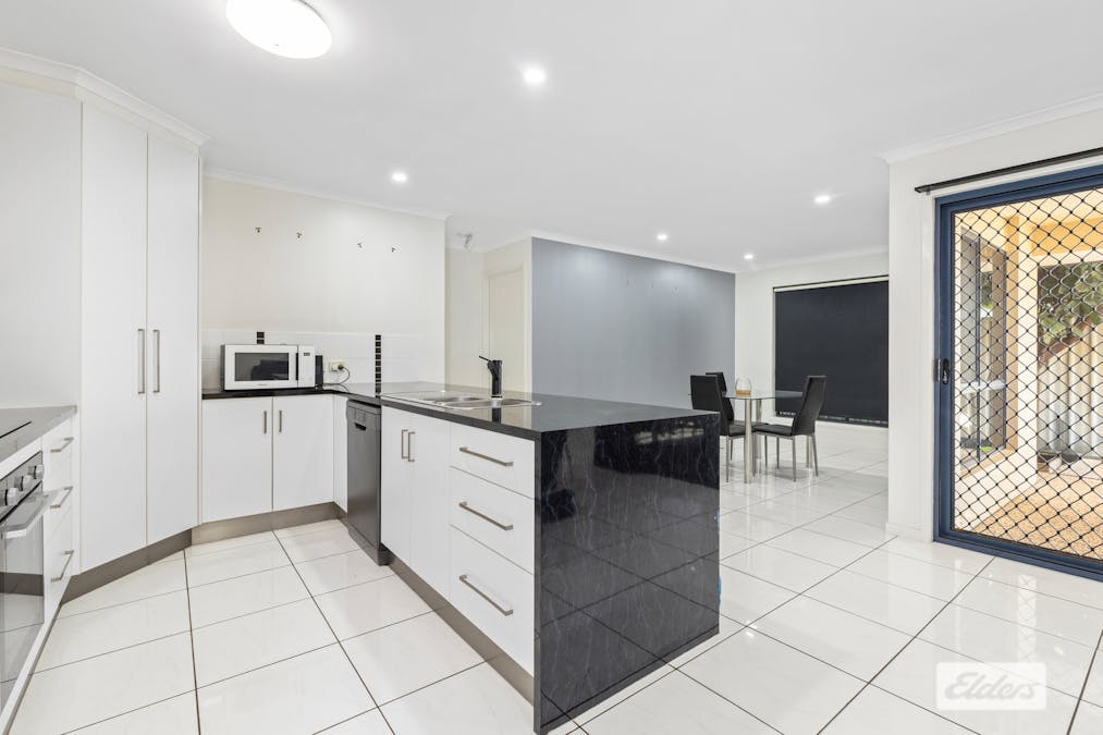 2/28 Saville Street, Emerald, QLD, 4720 - Image 4