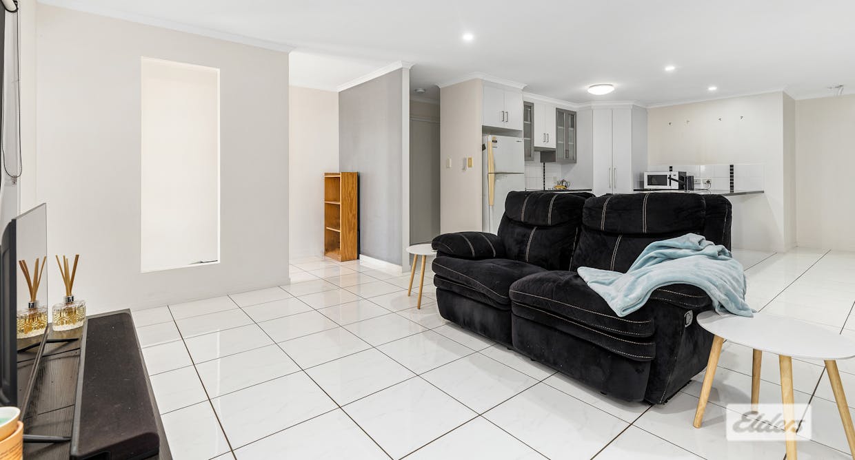 2/28 Saville Street, Emerald, QLD, 4720 - Image 5