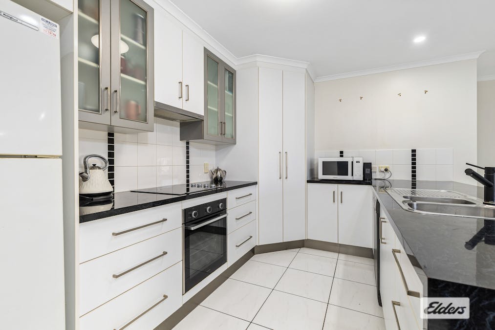 2/28 Saville Street, Emerald, QLD, 4720 - Image 3