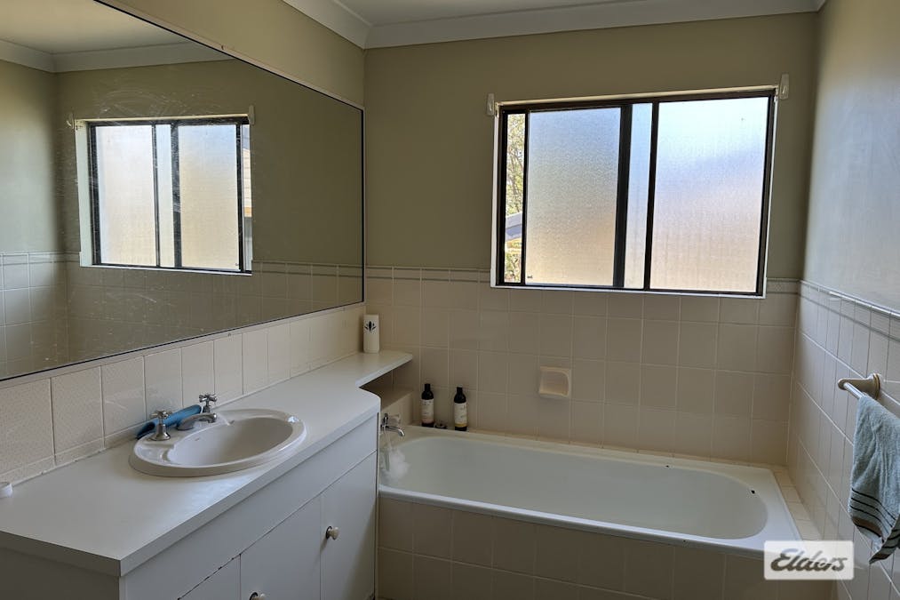 2/21 Opal Street, Emerald, QLD, 4720 - Image 4