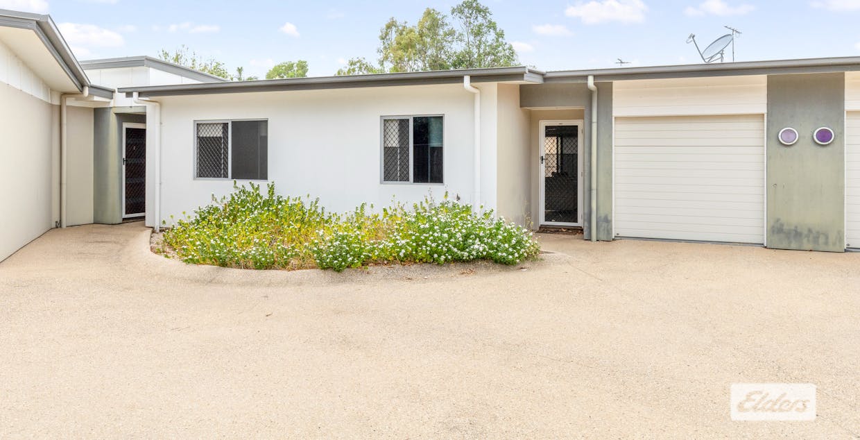 2/61 Newman Drive, Emerald, QLD, 4720 - Image 1