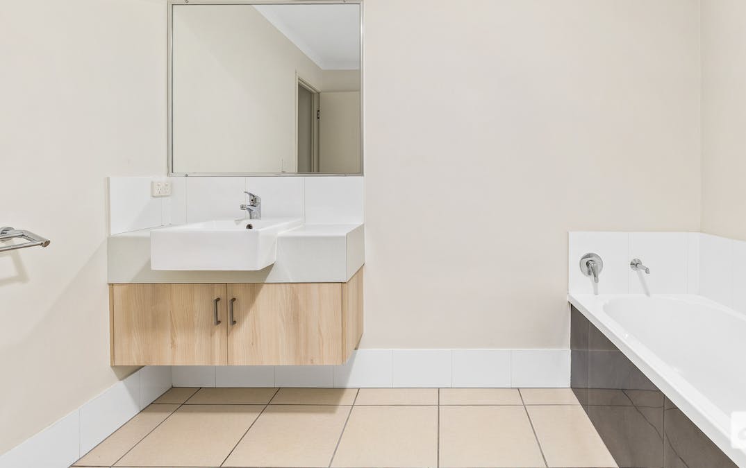 1/6 Newman Drive, Emerald, QLD, 4720 - Image 13