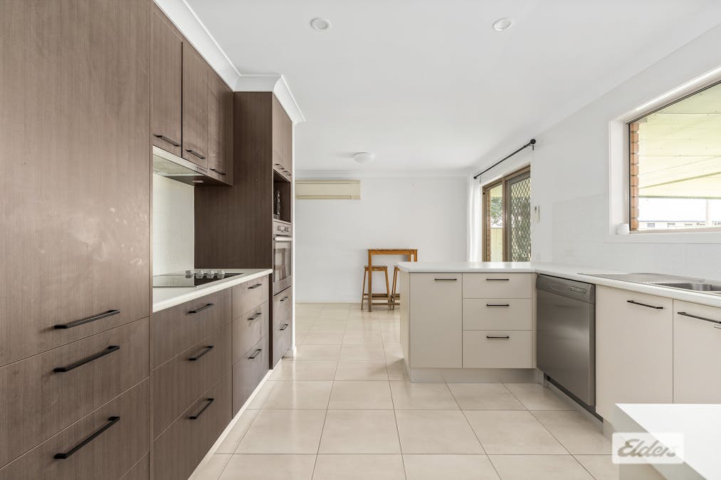 40 Crinum Street, Emerald, QLD, 4720 - Image 2