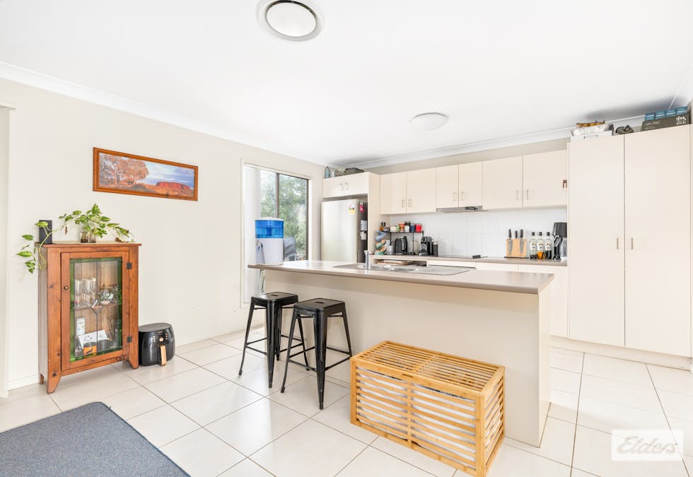 7 Ivers Place, Emerald, QLD, 4720 - Image 3
