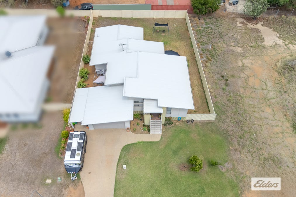 7 Ivers Place, Emerald, QLD, 4720 - Image 2