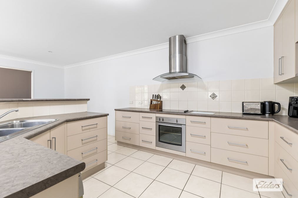 2/30 Haswell Street, Emerald, QLD, 4720 - Image 3