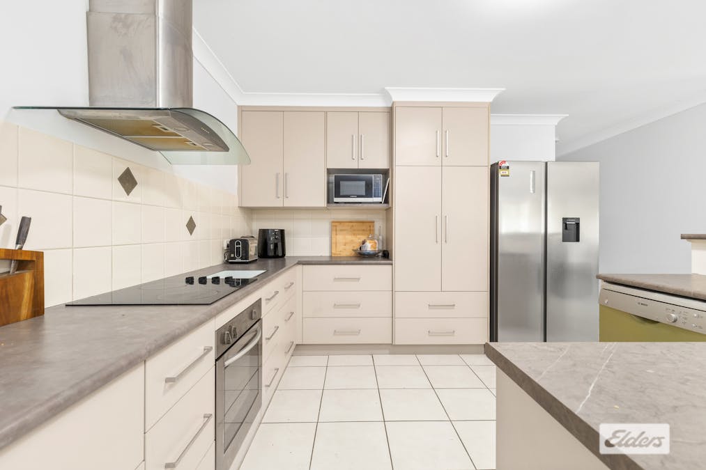 2/30 Haswell Street, Emerald, QLD, 4720 - Image 2