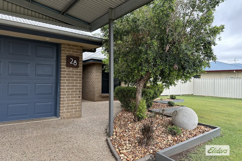 28 Mayfair Drive, Emerald, QLD, 4720 - Image 2