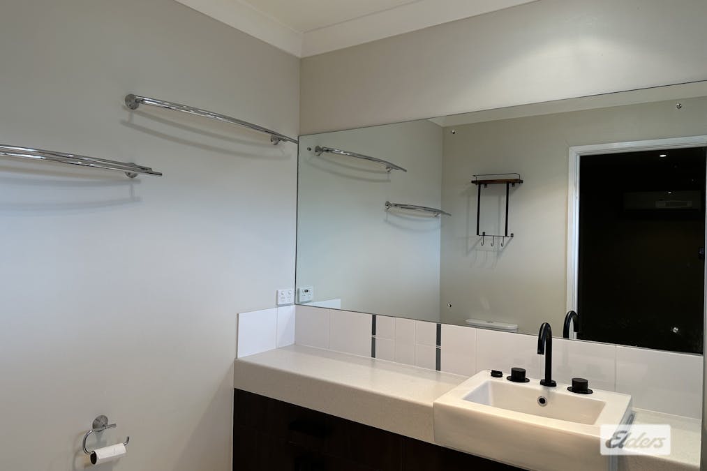 28 Mayfair Drive, Emerald, QLD, 4720 - Image 12