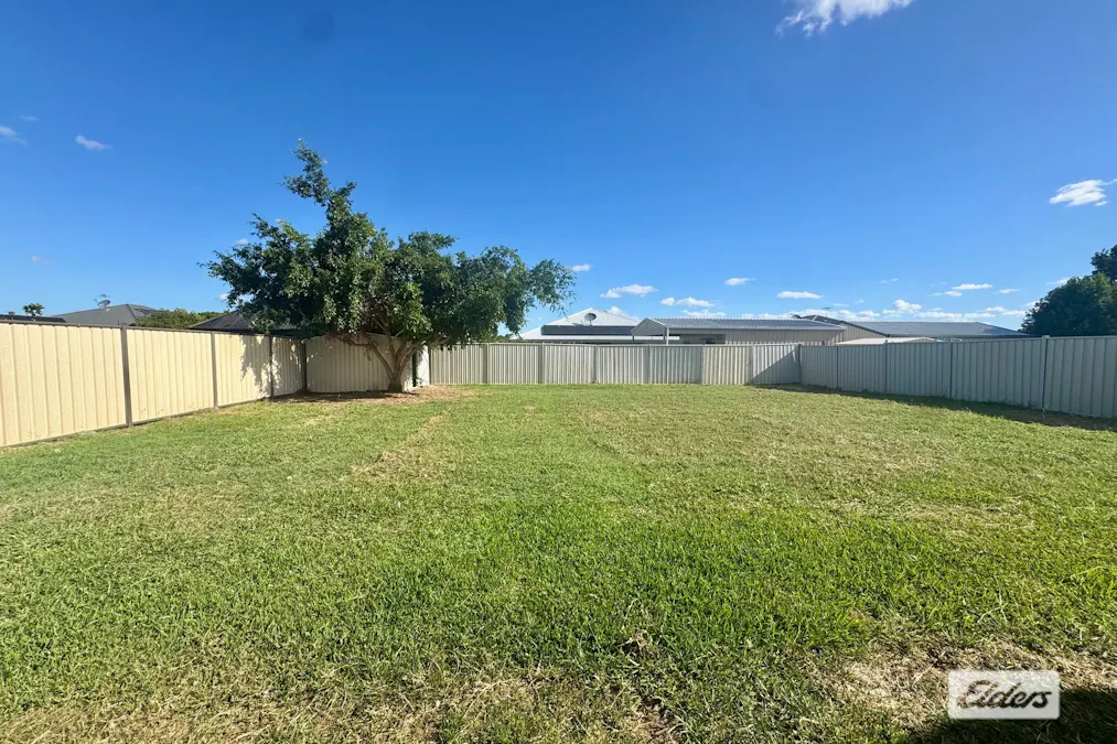 37 Mayfair Drive, Emerald, QLD, 4720 - Image 8