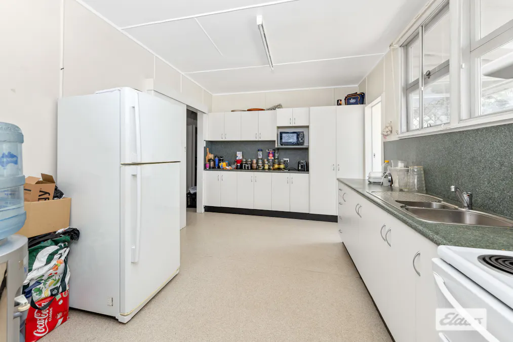 6 Racecourse Road, Emerald, QLD, 4720 - Image 2