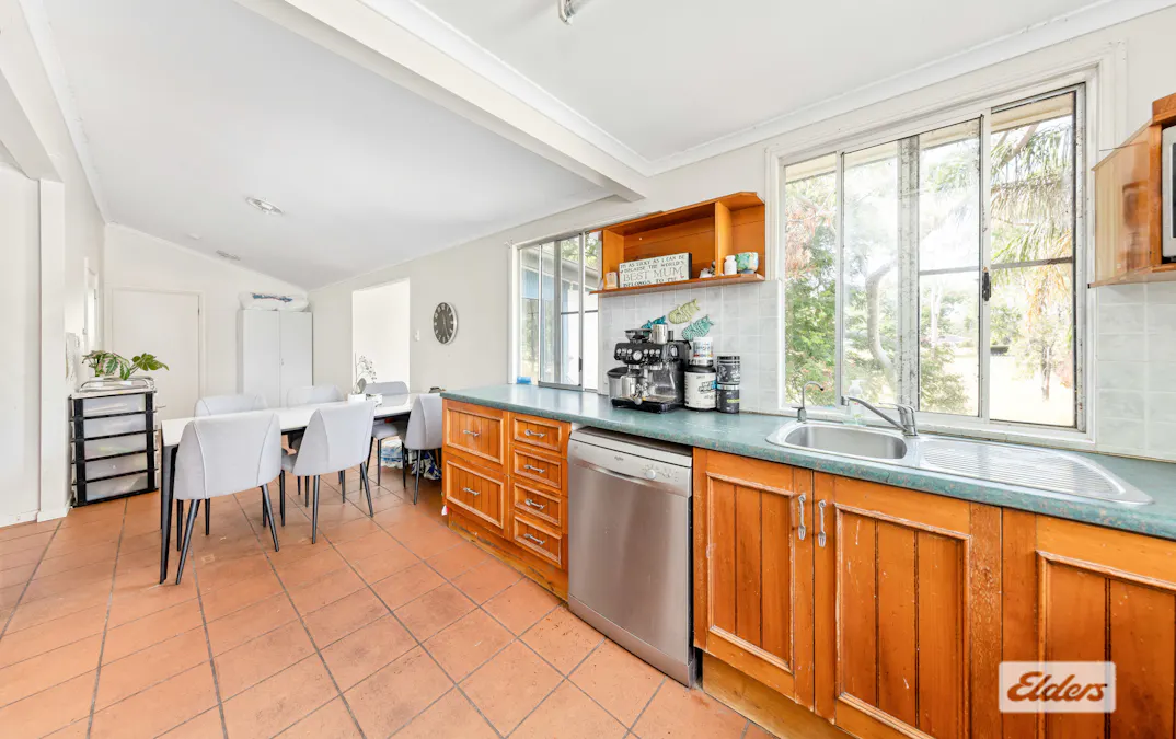 5 Edwards Place, Emerald, QLD, 4720 - Image 3