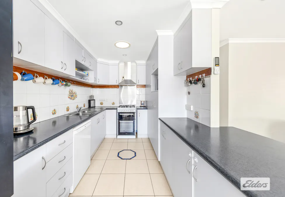 4 Expeller Court, Emerald, QLD, 4720 - Image 2