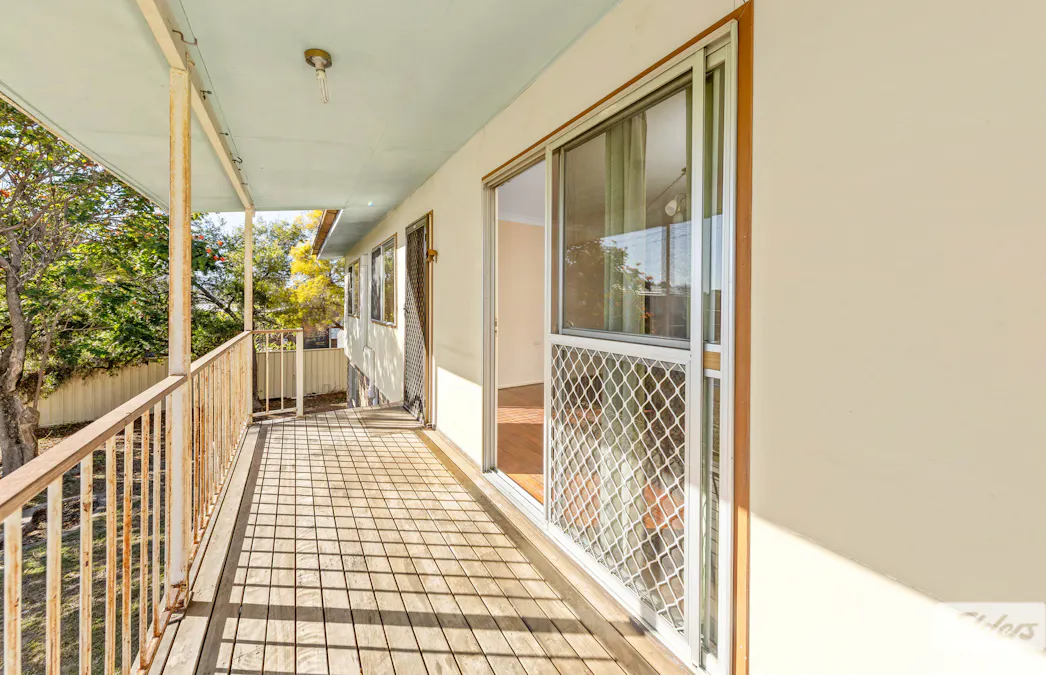 15 Gibson Grove, Emerald, QLD, 4720 - Image 11