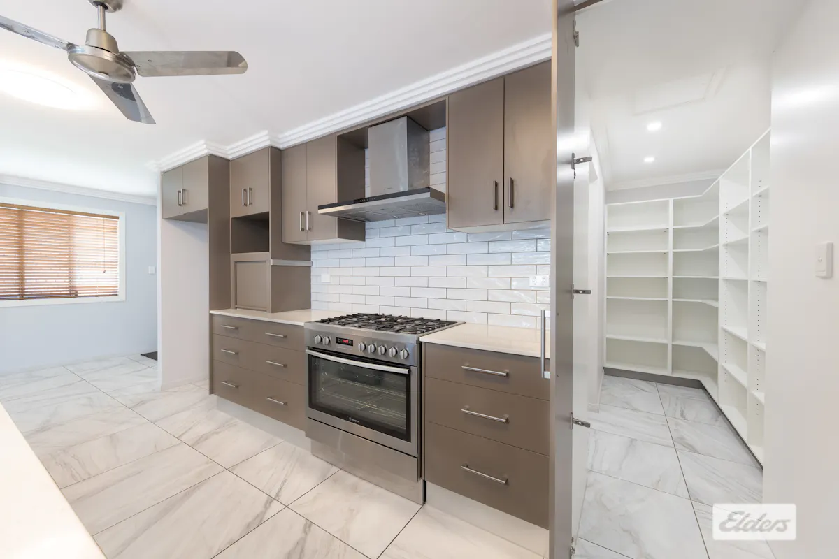 27 Topaz Street — photo 3 of 30