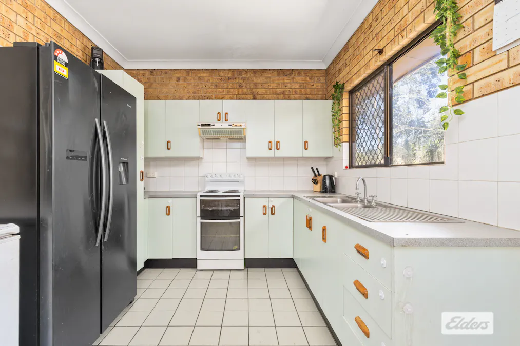 27 Martin Place, Emerald, QLD, 4720 - Image 2