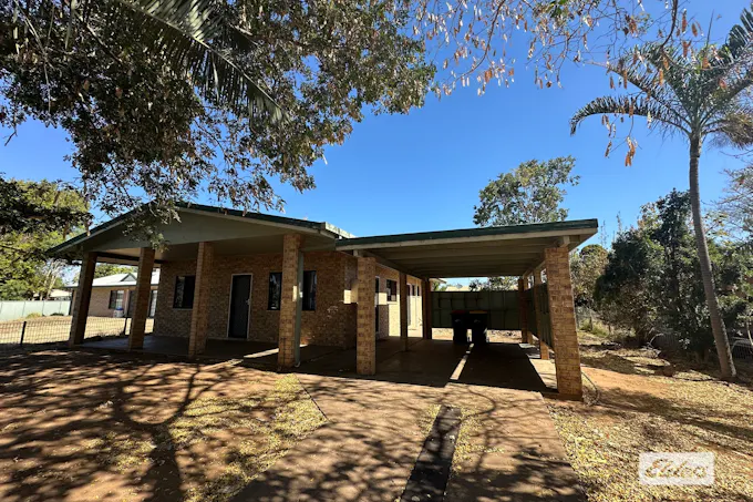 27 Martin Place, Emerald, QLD, 4720
