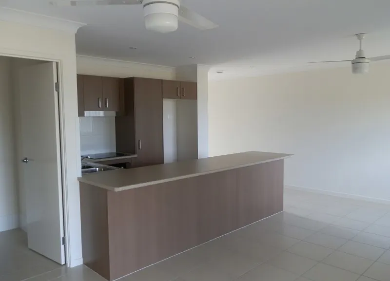 17/6 Sullivan Street, Emerald, QLD, 4720 - Image 2