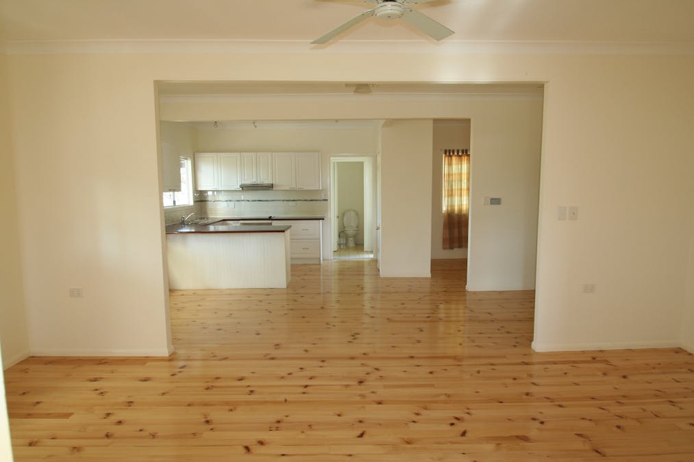 70 Baker Street, Emerald, QLD, 4720 - Image 3