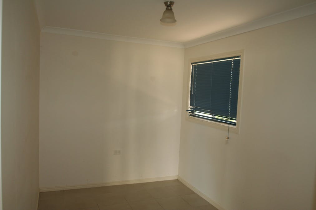 70 Baker Street, Emerald, QLD, 4720 - Image 7